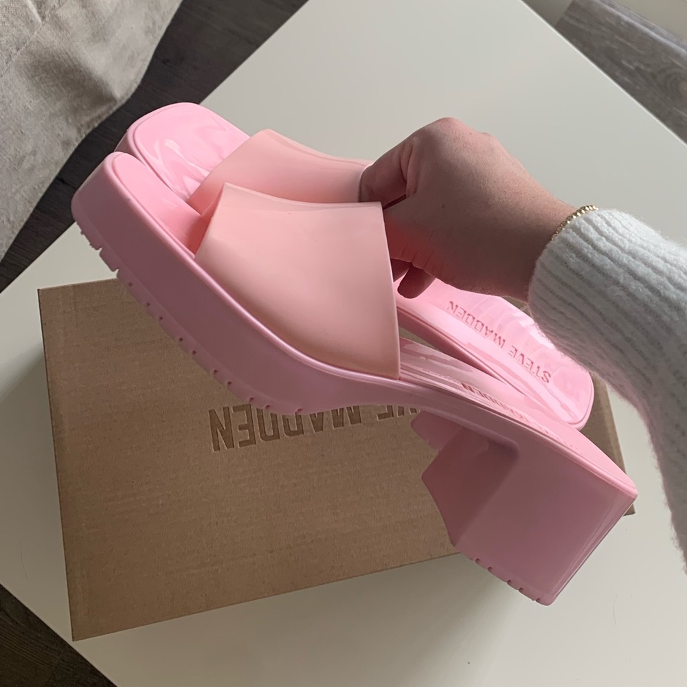 BRAND NEW Harlin Pink Sandals